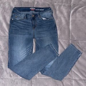 Levi’s Denizen Midrise Modern Skinny Jeans